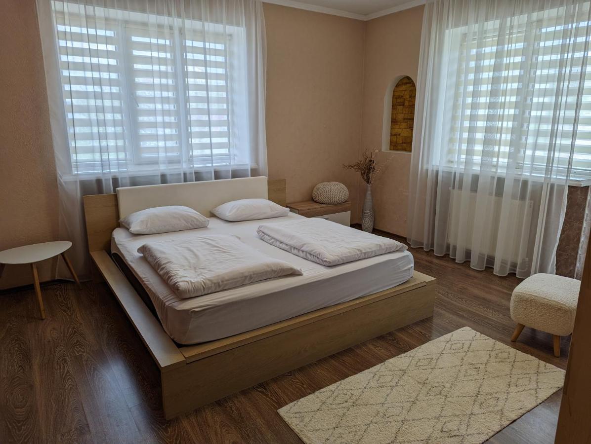 Villa Rodynnyi Maietok Family Estate à Kamianets-Podilsky Chambre photo