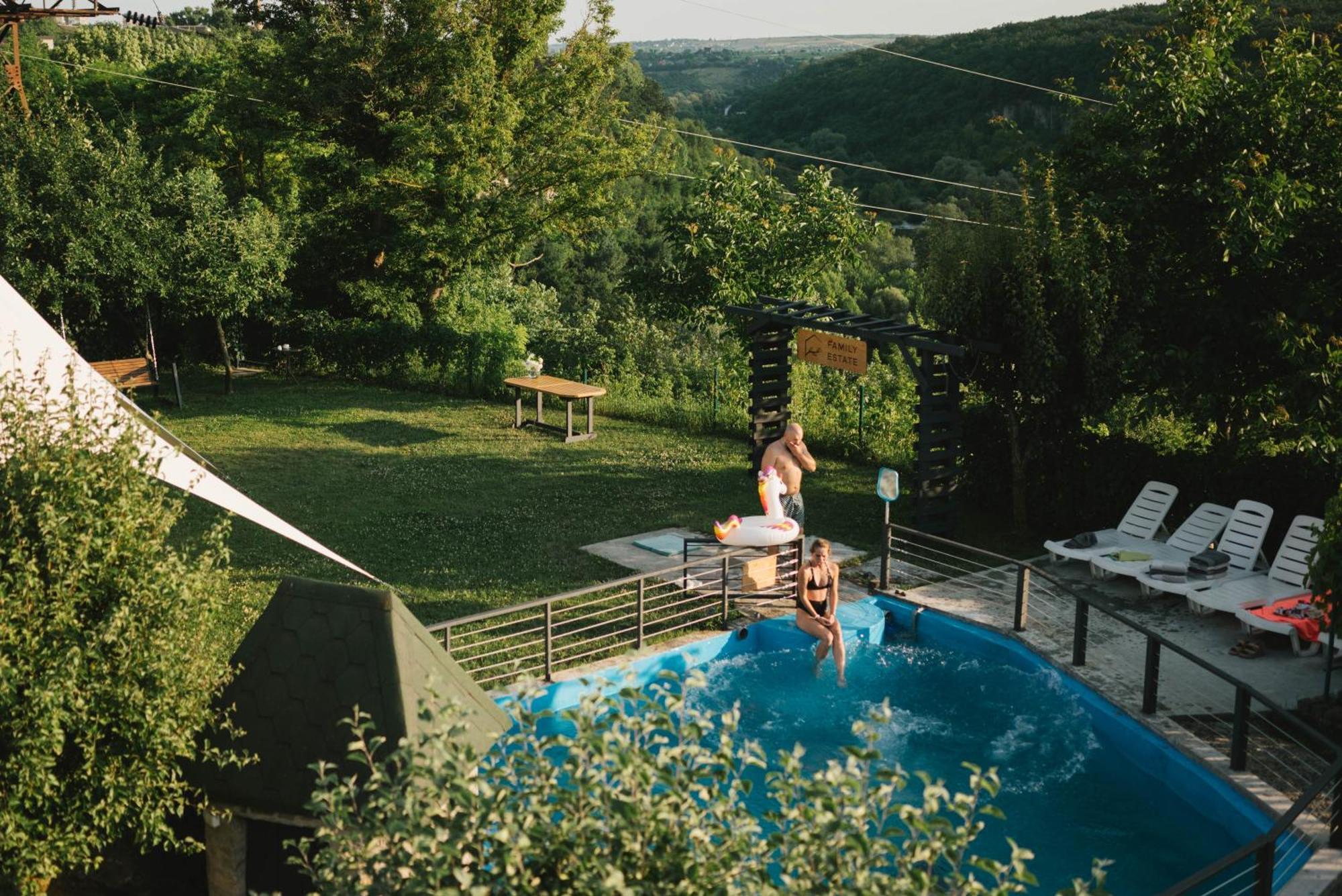 Villa Rodynnyi Maietok Family Estate à Kamianets-Podilsky Extérieur photo