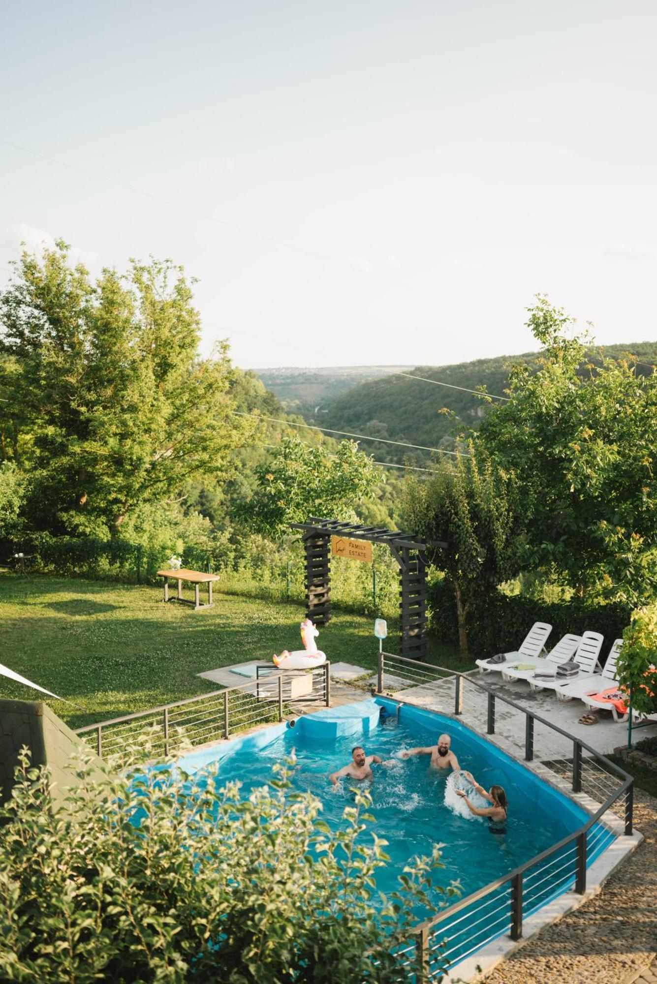 Villa Rodynnyi Maietok Family Estate à Kamianets-Podilsky Extérieur photo